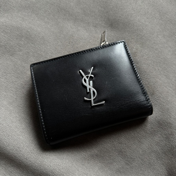 SOLD - SAINT LAURENT YSL Bifold Wallet with Zipped Compartment - Picture 2 of 6